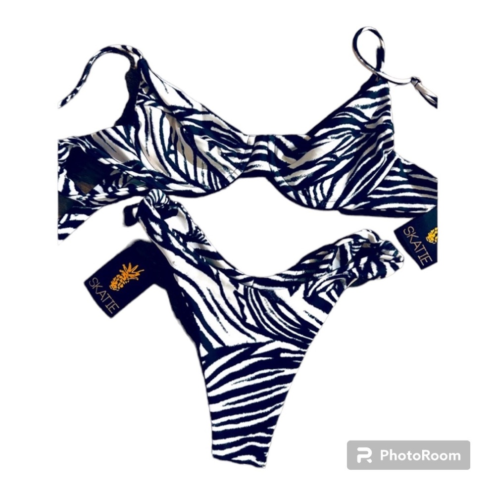Skatie Black White Ibiza Zebra Animal Print Suzanne Bottoms L